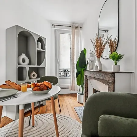Close To Center I Eiffel Tower View Apartment *