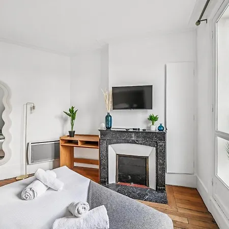 Close To Center I Eiffel Tower View Apartment